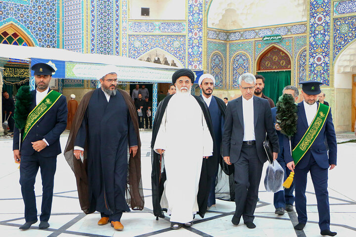 دستگاه دیپلماسی وظیفه دارد شرایط صدور روادید متقاضیان سفرهای زیارتی را تسهیل کند