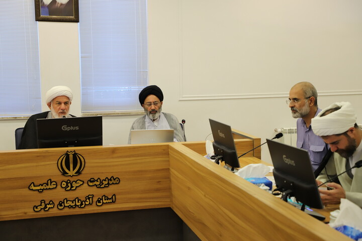 تصاویر / افتتاحیه دوره تربیت مدرس وصیت نامه نویسی در حوزه علمیه استان آذربایجان شرقی
