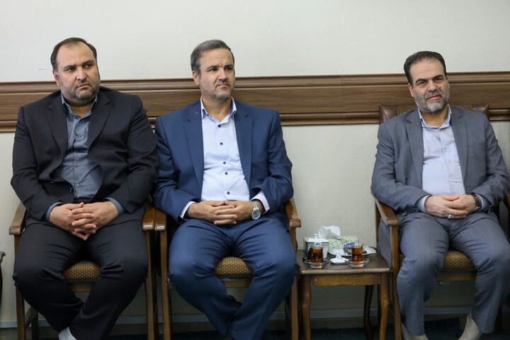 تصاویر / دیدار قائم‌مقام و معاونین سازمان صداوسیمای جمهوری اسلامی ایران با نمایندهٔ ولی فقیه در استان آذربایجان‌شرقی
