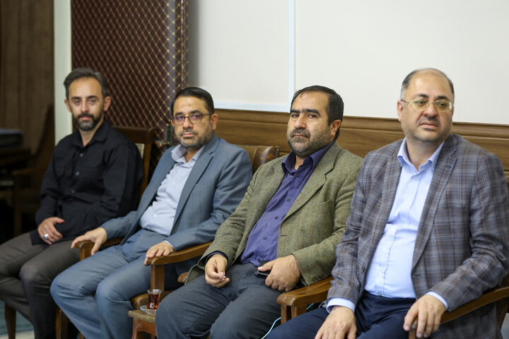تصاویر / دیدار قائم‌مقام و معاونین سازمان صداوسیمای جمهوری اسلامی ایران با نمایندهٔ ولی فقیه در استان آذربایجان‌شرقی