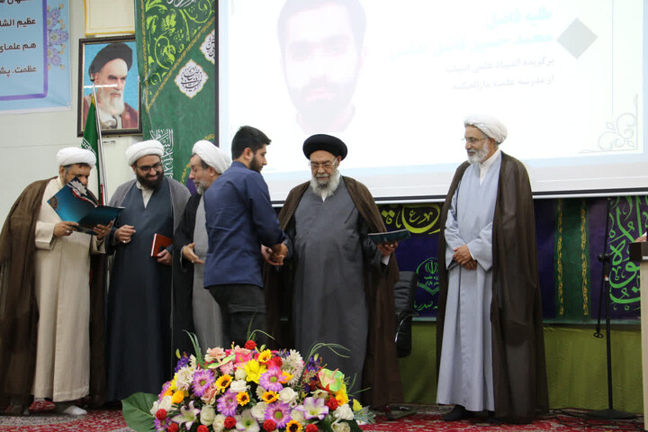 تصاویر|تجلیل از برگزیدگان المپیاد علمی در آیین افتتاحیه سال تحصیلی حوزه علمیه اصفهان
