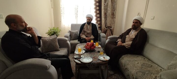 تصاویر / دیدار معاونت امور طلاب حوزه های علمیه کشور با خانواده شهدای جنگ تحمیلی اخیر