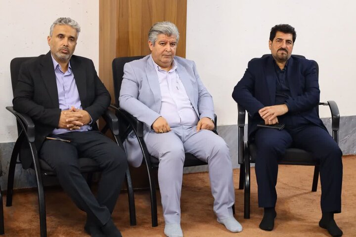 تصاویر/ دیدار اعضای انجمن اسلامی بازار و روسای اتحادیه های صنفی ساری با نماینده ولی فقیه در مازندران