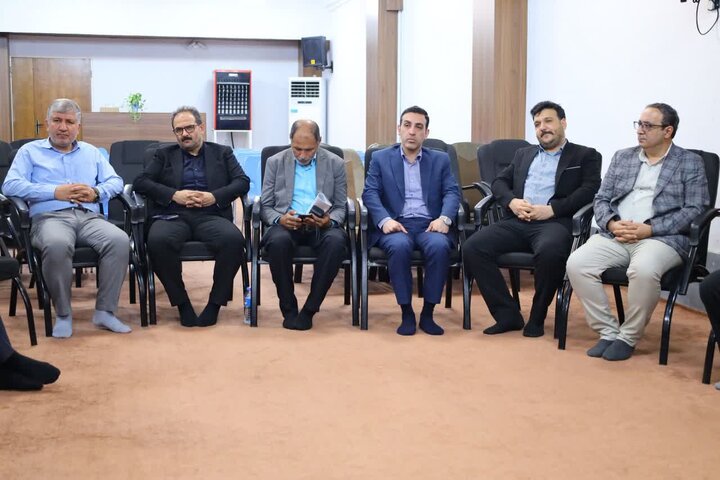 تصاویر/ دیدار اعضای انجمن اسلامی بازار و روسای اتحادیه های صنفی ساری با نماینده ولی فقیه در مازندران