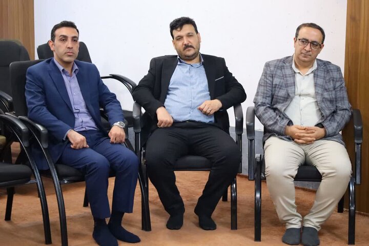 تصاویر/ دیدار اعضای انجمن اسلامی بازار و روسای اتحادیه های صنفی ساری با نماینده ولی فقیه در مازندران