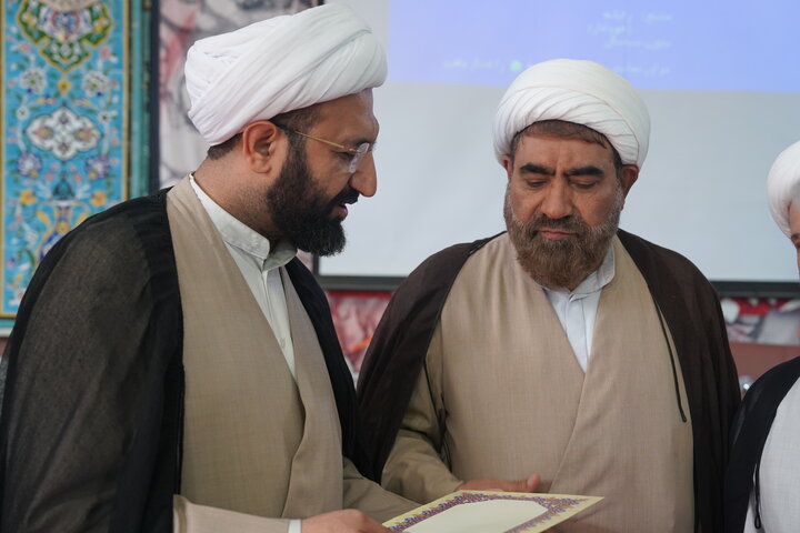 تصاویر / تجلیل از طلاب واساتید حوزه علمیه استان قزوین در جشنواره علامه حلی توسط معاون امور طلاب حوزه های علمیه کشور