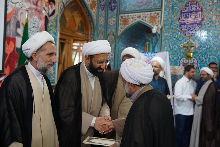 تصاویر / تجلیل از طلاب واساتید حوزه علمیه استان قزوین در جشنواره علامه حلی توسط معاون امور طلاب حوزه های علمیه کشور