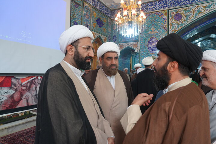 تصاویر / تجلیل از طلاب واساتید حوزه علمیه استان قزوین در جشنواره علامه حلی توسط معاون امور طلاب حوزه های علمیه کشور
