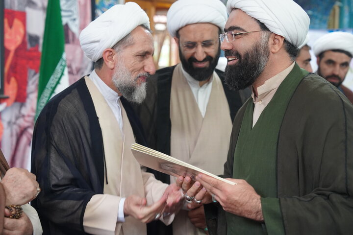 تصاویر / تجلیل از طلاب واساتید حوزه علمیه استان قزوین در جشنواره علامه حلی توسط معاون امور طلاب حوزه های علمیه کشور