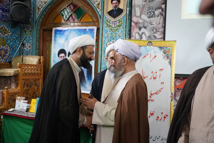 تصاویر / تجلیل از طلاب واساتید حوزه علمیه استان قزوین در جشنواره علامه حلی توسط معاون امور طلاب حوزه های علمیه کشور
