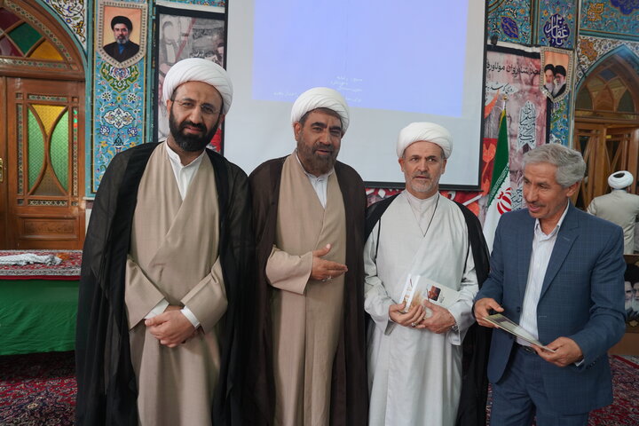 تصاویر / تجلیل از طلاب واساتید حوزه علمیه استان قزوین در جشنواره علامه حلی توسط معاون امور طلاب حوزه های علمیه کشور