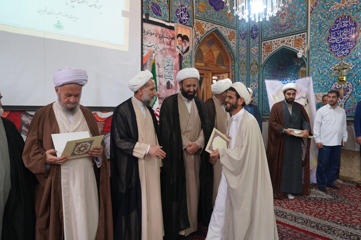 تصاویر / تجلیل از طلاب واساتید حوزه علمیه استان قزوین در جشنواره علامه حلی توسط معاون امور طلاب حوزه های علمیه کشور