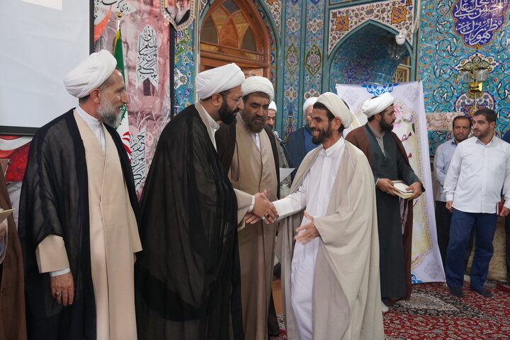 تصاویر / تجلیل از طلاب واساتید حوزه علمیه استان قزوین در جشنواره علامه حلی توسط معاون امور طلاب حوزه های علمیه کشور