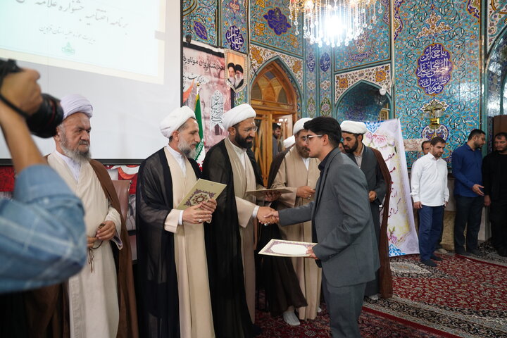 تصاویر / تجلیل از طلاب واساتید حوزه علمیه استان قزوین در جشنواره علامه حلی توسط معاون امور طلاب حوزه های علمیه کشور