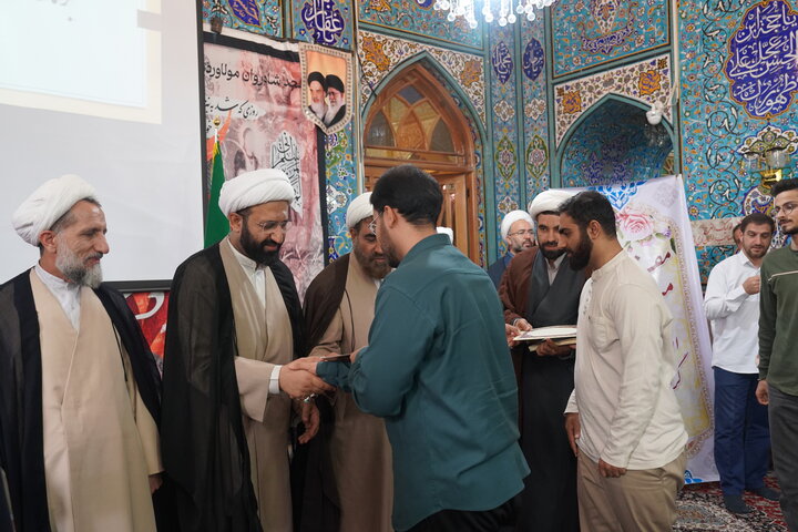تصاویر / تجلیل از طلاب واساتید حوزه علمیه استان قزوین در جشنواره علامه حلی توسط معاون امور طلاب حوزه های علمیه کشور