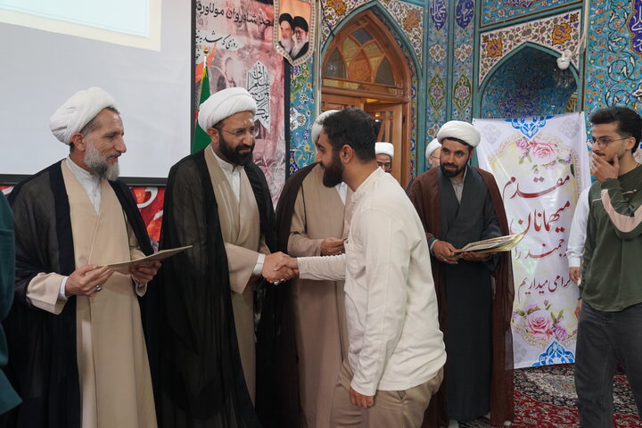 تصاویر / تجلیل از طلاب واساتید حوزه علمیه استان قزوین در جشنواره علامه حلی توسط معاون امور طلاب حوزه های علمیه کشور