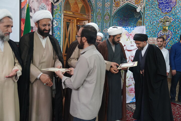 تصاویر / تجلیل از طلاب واساتید حوزه علمیه استان قزوین در جشنواره علامه حلی توسط معاون امور طلاب حوزه های علمیه کشور