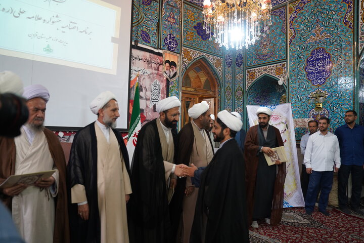 تصاویر / تجلیل از طلاب واساتید حوزه علمیه استان قزوین در جشنواره علامه حلی توسط معاون امور طلاب حوزه های علمیه کشور