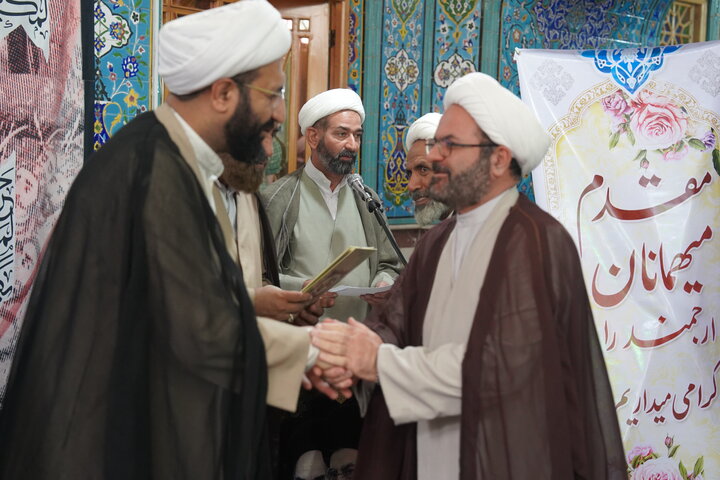تصاویر / تجلیل از طلاب واساتید حوزه علمیه استان قزوین در جشنواره علامه حلی توسط معاون امور طلاب حوزه های علمیه کشور
