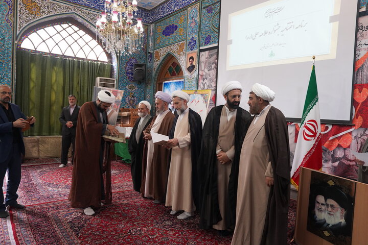 تصاویر / تجلیل از طلاب واساتید حوزه علمیه استان قزوین در جشنواره علامه حلی توسط معاون امور طلاب حوزه های علمیه کشور