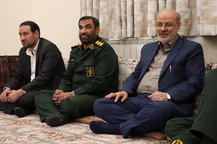 تصاویر/ دیدار معاون روابط عمومی و سخنگوی سپاه پاسداران انقلاب اسلامی با خانواده شهید پاکپور