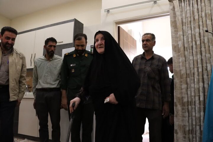 تصاویر/ دیدار معاون روابط عمومی و سخنگوی سپاه پاسداران انقلاب اسلامی با خانواده شهید پاکپور