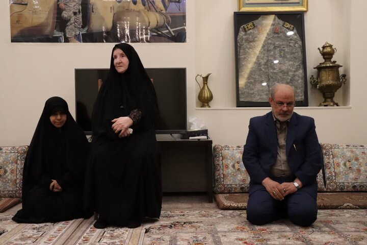 تصاویر/ دیدار معاون روابط عمومی و سخنگوی سپاه پاسداران انقلاب اسلامی با خانواده شهید پاکپور