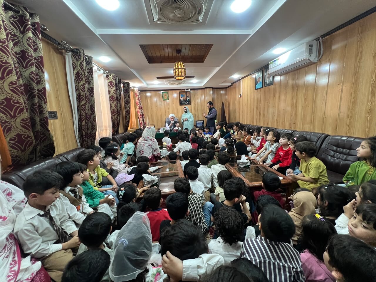 امام جمعہ سکردو سے روپانی فاؤنڈیشن کے نونہال بچوں کی صمیمی ملاقات