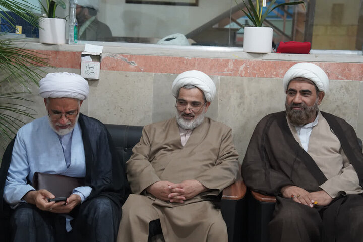 تصاویر /برگزاری دوره های تخصصی روحانیون شاغل در آموزش و پرورش با حضور معاون امور طلاب حوزه های علمیه کشور در قزوین