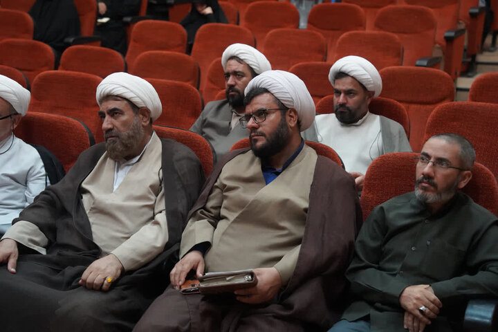 تصاویر /برگزاری دوره های تخصصی روحانیون شاغل در آموزش و پرورش با حضور معاون امور طلاب حوزه های علمیه کشور در قزوین