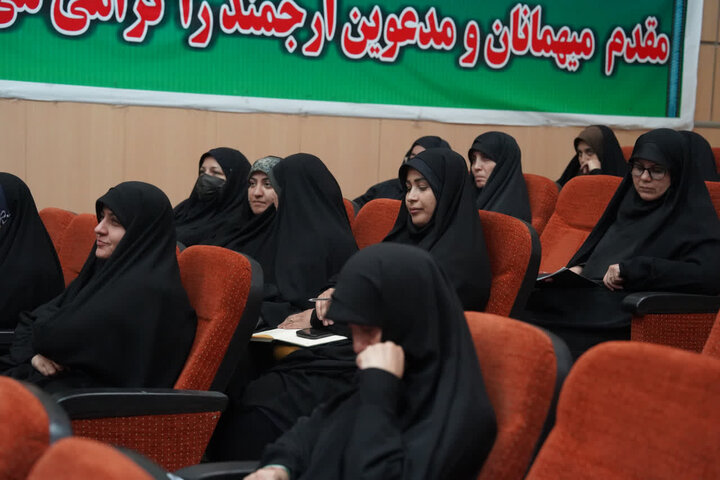 تصاویر /برگزاری دوره های تخصصی روحانیون شاغل در آموزش و پرورش با حضور معاون امور طلاب حوزه های علمیه کشور در قزوین