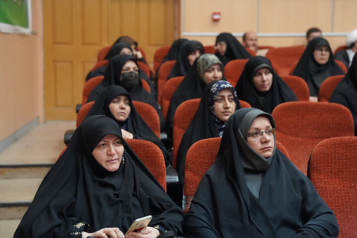 تصاویر /برگزاری دوره های تخصصی روحانیون شاغل در آموزش و پرورش با حضور معاون امور طلاب حوزه های علمیه کشور در قزوین