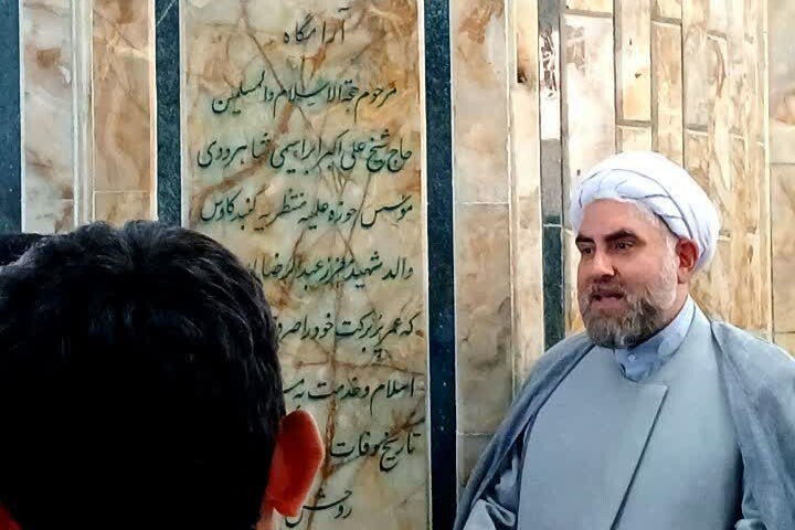 تصاویر / تجدید میثاق طلاب مدرسه علمیه منتظریه (عج) با شهدا در شروع سال تحصیلی