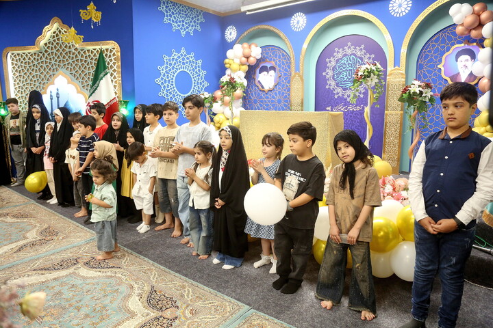 تصاویر/ مراسم جشن تولد جمعی از فرزندان شهدای جنگ اخیر