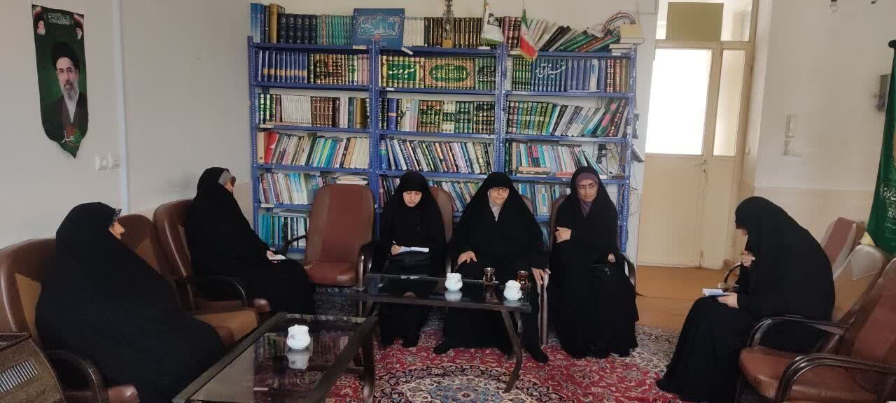 برگزاری جلسه شورای راهبری امور بانوان نطنز  با تأکید بر نقش مدارس و محافل قرآنی