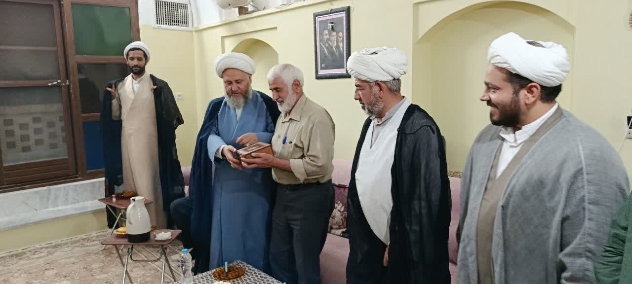 تکریم خادمان نماز جمعه؛ در خانه پیشکسوتان نماز جمعه+تصاویر