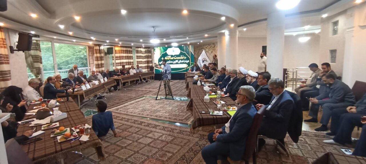 شهیدان رجایی، باهنر و بهشتی، برخاسته از مکتب تعلیم و تربیت اسلامی بودند شهیدان رجایی، باهنر و بهشتی، برخاسته از مکتب تعلیم و تربیت اسلامی بودند