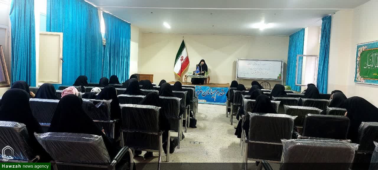 طلاب خواهر پرچمدار جهاد تبیین در جامعه هستند