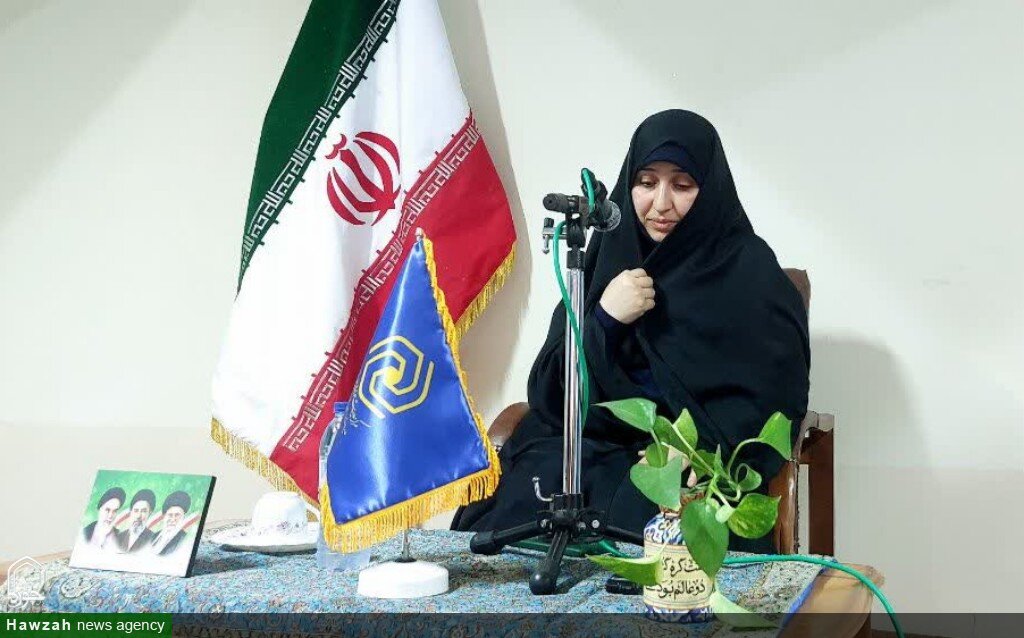 طلاب خواهر پرچمدار جهاد تبیین در جامعه هستند طلاب خواهر پرچمدار جهاد تبیین در جامعه هستند