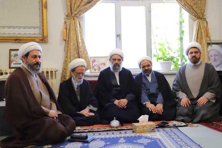 تصاویر / دیدار مدیر حوزه‌های علمیه خواهران کشور با آیت‌الله بنابی
