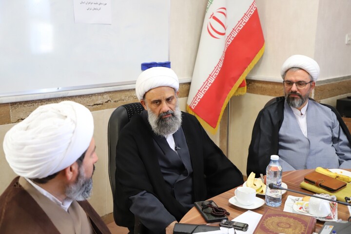 تصاوبر / دیدار مدیر حوزه‌های علمیه خواهران کشور با کادر مدیریت استان آذربایجان شرقی