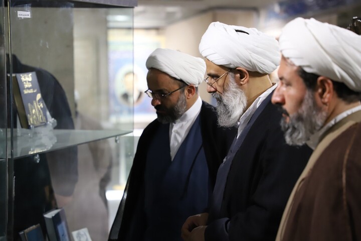تصاویر / بازدید مدیر حوزه‌های علمیه خواهران کشور از مقبره الشعرا تبریز