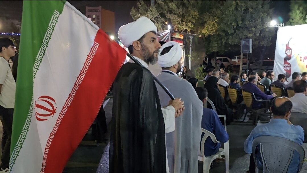 فیلم | جلوه‌هایی از حضور روحانیت همگام با مردم در میدانداری خیابان