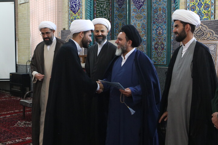 تصاویر/ تودیع و معارفه فرمانده پایگاه بسیج مدرسه علمیه آیت الله آخوند (ره) و فرمانده گردان طلاب همدان
