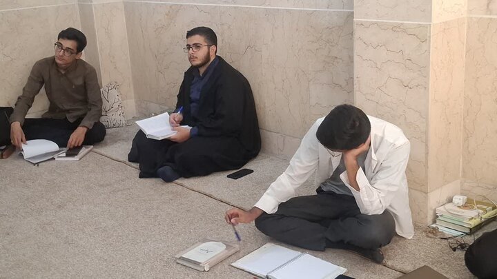 تصاویر /آغاز سال تحصیلی مدرسه علمیه امیرالمومنین (ع) آران وبیدگل