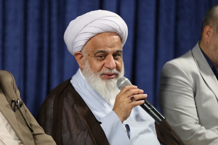 تصاویر / برگزاری جلسه شورای فرهنگ عمومی با حضور امام جمعه شهرستان آبیک
