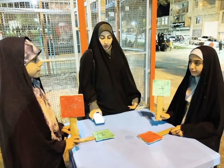 تصاویر/فعالیت های موکب فرهنگی، تربیتی و بصیرتی مدرسه علمیه نجمیه ازنا در جریان تجمعات شبانه