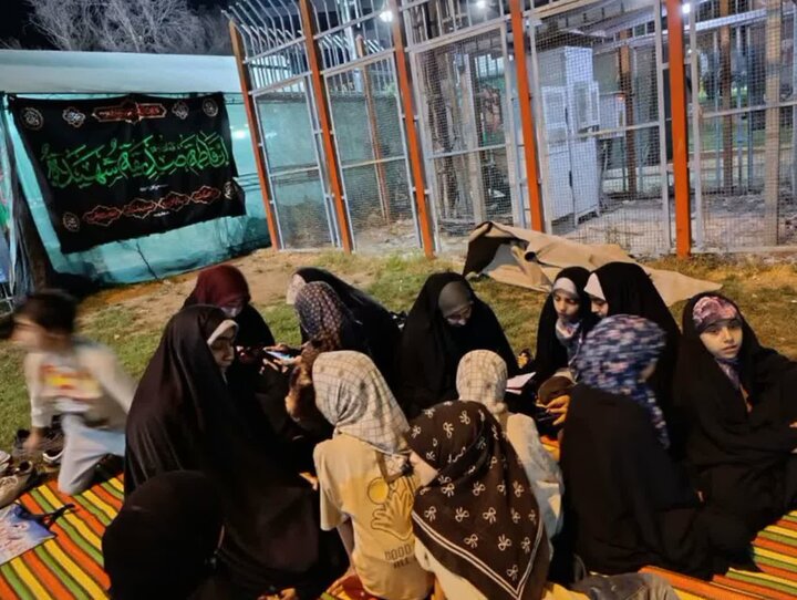 تصاویر/فعالیت های موکب فرهنگی، تربیتی و بصیرتی مدرسه علمیه نجمیه ازنا در جریان تجمعات شبانه