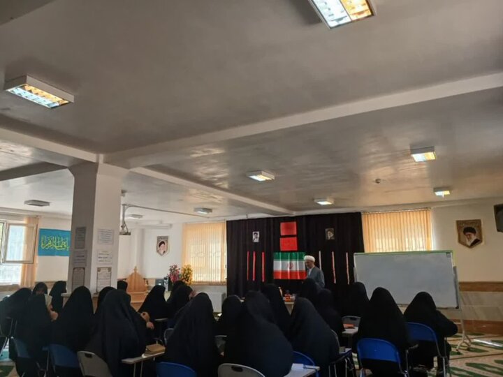 تصاویر/برگزاری سلسله نشست‌های تخصصی معارف مهدوی در مدارس علمیه خواهران لرستان