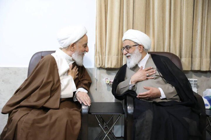 تصاویر/ دیدار دبیر شورای عالی حوزه‌های علمیه با پدر شهید محسن سلیمانی از شهدای جنگ رمضان